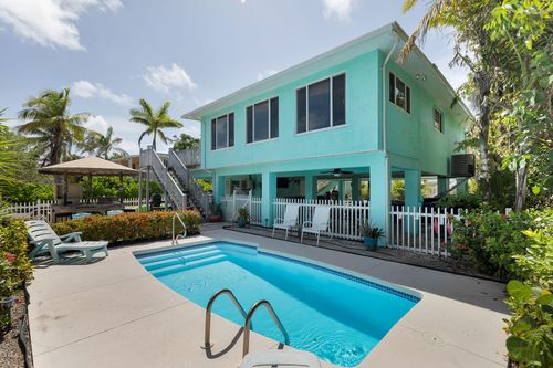 210 Bruce Ct, Marathon, FL, 33050-2952 | Card Image