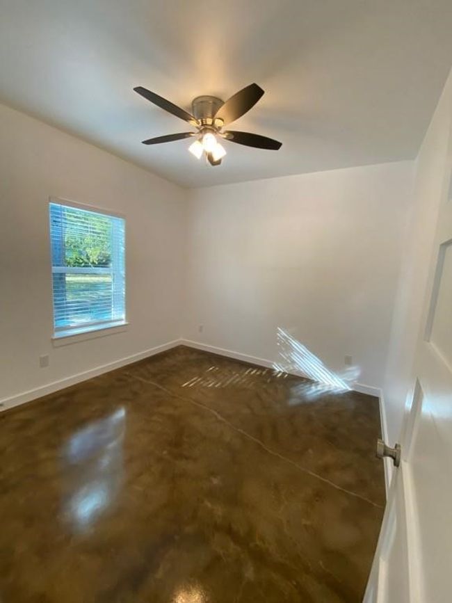 Empty room with baseboards and a ceiling fan | Image 10