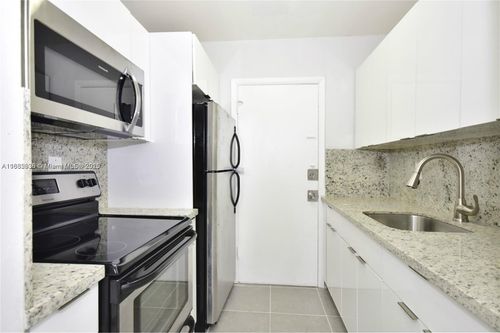 13201 Memorial Hwy, North Miami, FL, 33161 | Card Image