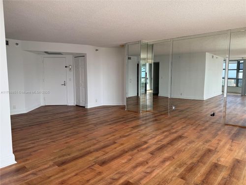 apt-3003-3500 Mystic Pointe Dr, Aventura, FL, 33180-2585 | Card Image