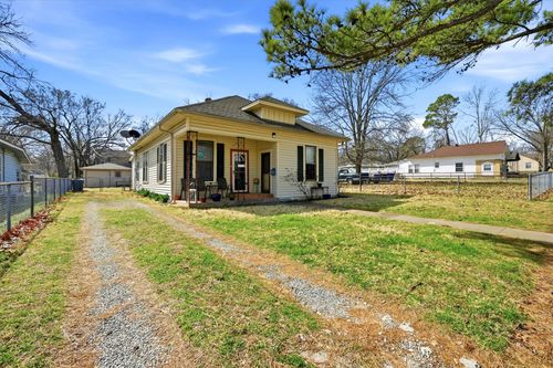 918 W Morgan St, Denison, TX, 75020-4306 | Card Image