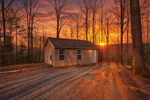 831 Neighborhood Rd, wellford, SC, 29385-9207 | Card Image