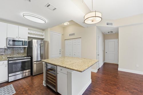 208-3505 Sage Rd, Houston, TX, 77056-7018 | Card Image