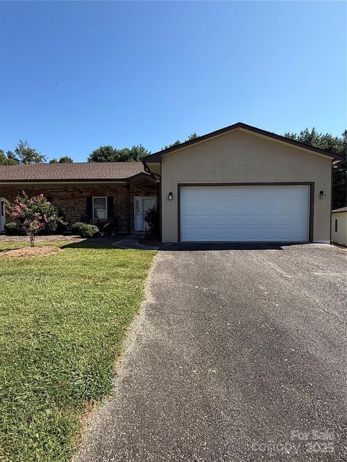 1107 Eaton Place Ct, Yadkinville, NC, 27055-7867 | Card Image