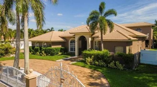 423 Ne 3rd St, Pompano Beach, FL, 33060-6205 | Card Image