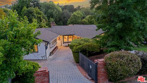 4835 Corbin Ave, Tarzana, CA, 91356-4918 | Card Image