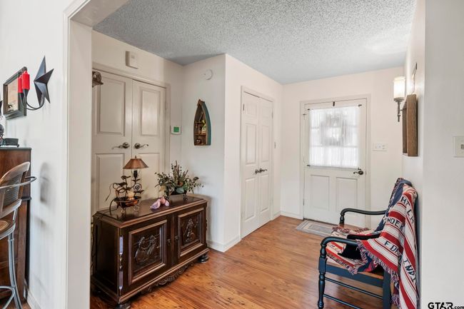 944 Clear Water Trl, House other with 3 bedrooms, 2 bathrooms and null parking in Holly Lake Ranch TX | Image 4