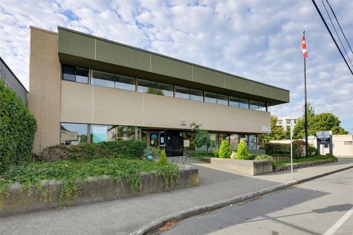 201-2067 Cadboro Bay Rd, Oak Bay, BC, V8R5G4 | Card Image