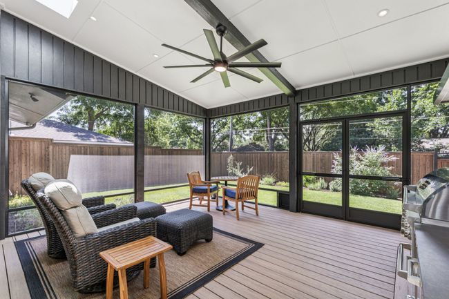 Screened Patio and Outdoor Kitchen | Image 17