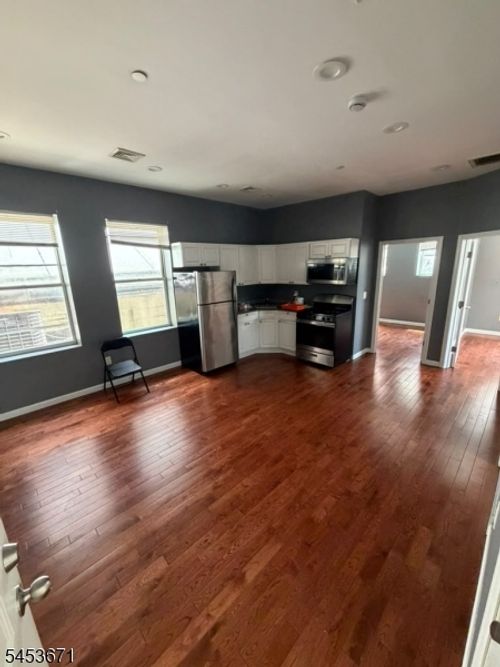 2b-92 Ellison St, Paterson, NJ, 07505-1342 | Card Image
