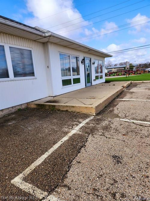 7280 Burgett Dr, Almont, MI, 48003-8020 | Card Image