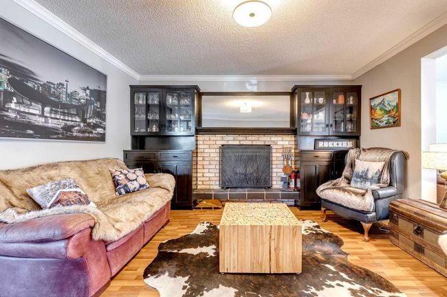4 Strathwood Bay Sw, Home with 3 bedrooms, 2 bathrooms and 4 parking in Calgary AB | Image 13