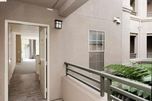 220 Caldecott Ln, Oakland, CA, 94618 | Card Image