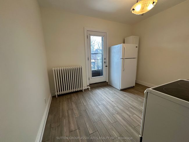 195 Montrose Ave, House attached with 3 bedrooms, 2 bathrooms and null parking in Toronto ON | Image 24
