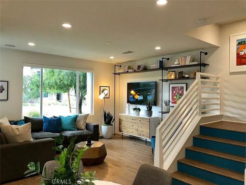 335 Magnet, Irvine, CA, 92618-0856 | Card Image