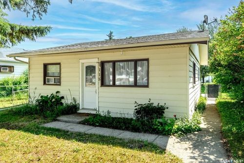 115 Fife St, Lipton, SK, S0G1S0 | Card Image