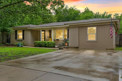 504 Parkside Dr, White Settlement, TX, 76108-2626 | Card Image