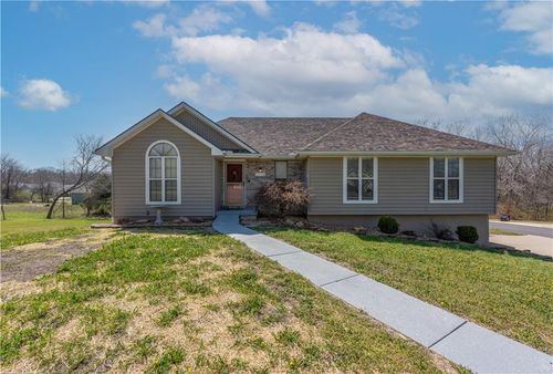 1208 Jennies Dr, Warrensburg, MO, 64093-9666 | Card Image