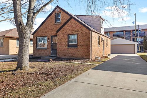 4570 S Ahmedi Ave, Saint Francis, WI, 53235-5305 | Card Image