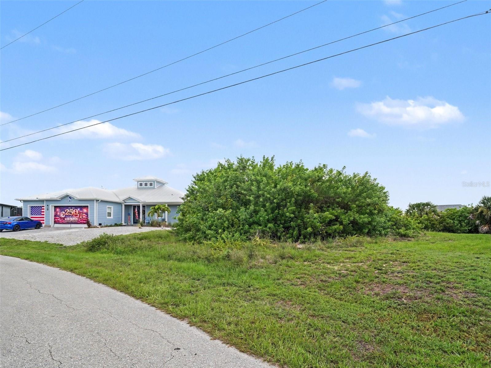 Land in PORT CHARLOTTE 4