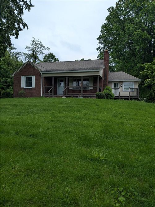 3106 Fernwood Ln, New Castle, PA, 16105-1148 | Card Image