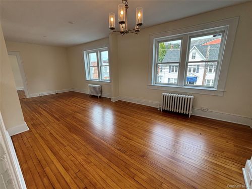 8 E Carver St, Huntington, NY, 11743-3410 | Card Image