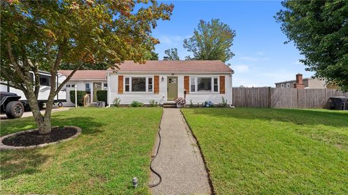 38 Fairfield Ct, Warwick, RI, 02889-1631 | Card Image
