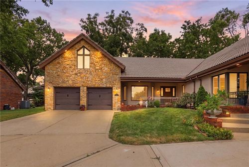 10 The Woodlands, Gladstone, MO, 64119-1852 | Card Image