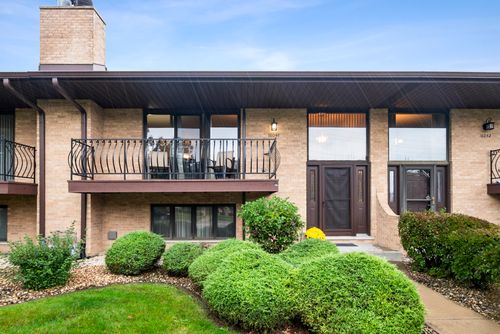 16044 Eagle Ridge Dr, Tinley Park, IL, 60477-1271 | Card Image