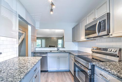 6129 Windsor Gate Ln, Charlotte, NC, 28215-4205 | Card Image