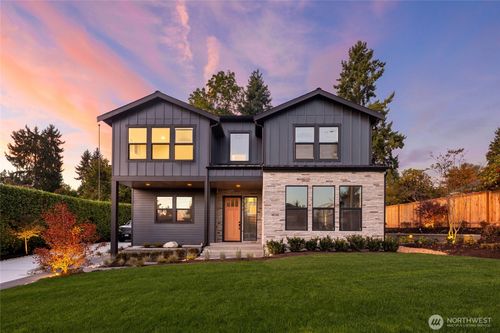 638 11th Ave, Kirkland, WA, 98033-5611 | Card Image