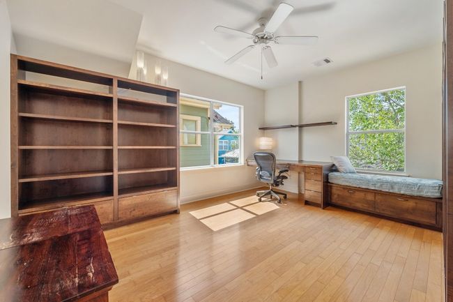 The office gives you flexibility to use as you please, whether as a workspace, a guest room, or any other way you see fit | Image 30