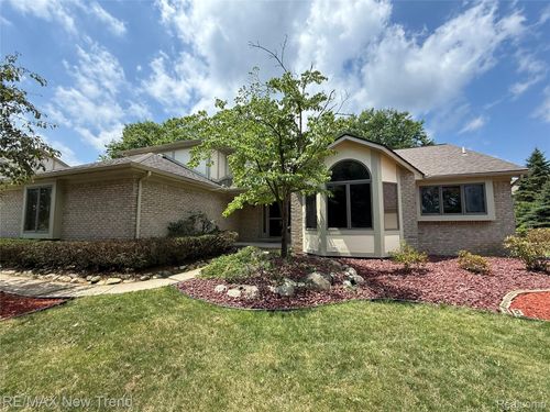 22263 Antler Dr, Novi, MI, 48375-4803 | Card Image