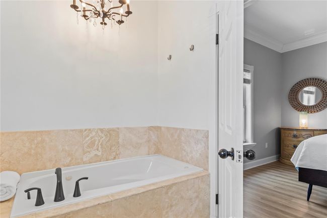 Primary en suite bathroom w/ soaking tub | Image 22