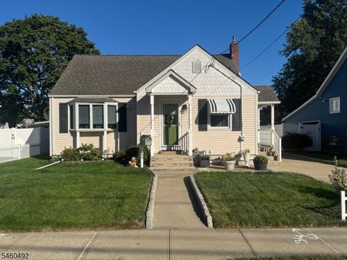 692 Hanson Ave, Perth Amboy, NJ, 08861-2448 | Card Image