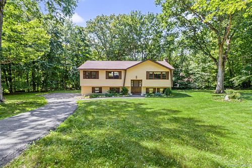 15 Oskar Dr, Mahopac, NY, 10541-2528 | Card Image