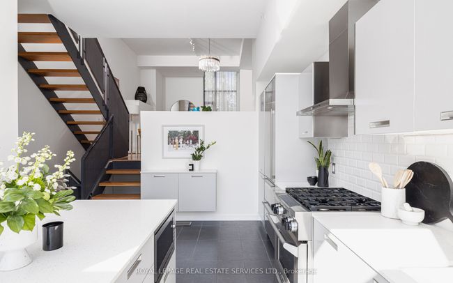 9B Gilead Pl, House attached with 4 bedrooms, 3 bathrooms and 1 parking in Toronto ON | Image 6