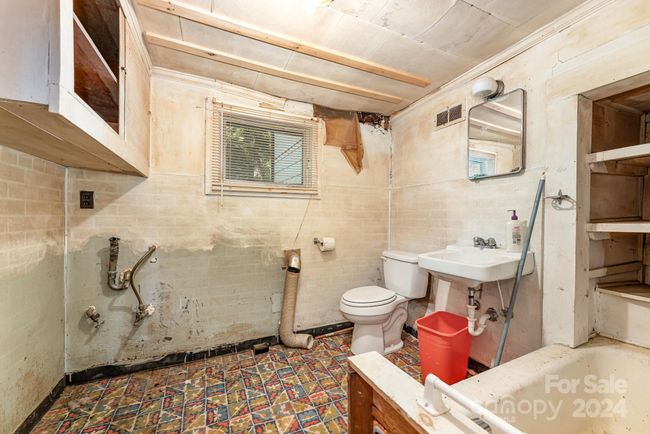 146 Osborne St, House other with 3 bedrooms, 1 bathrooms and null parking in Jonesville NC | Image 14