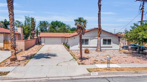 42209 45th St W, Quartz Hill, CA, 93536-3423 | Card Image