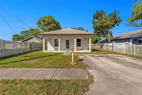 7690 Nw 17th Pl, Miami, FL, 33147-5602 | Card Image