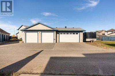 220 Grosbeak Way, House other with 5 bedrooms, 4 bathrooms and 8 parking in Fort Mcmurray AB | Image 2