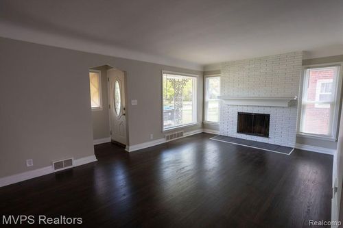 20914 Woodmont St, Harper Woods, MI, 48225-1814 | Card Image