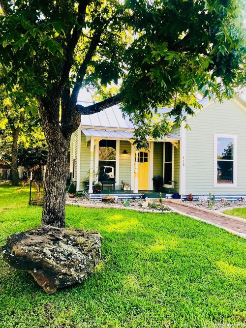 339 N Washington Ave, New Braunfels, TX, 78130-4462 | Card Image