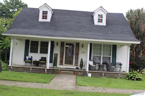 300 E 5th St, Caruthersville, MO, 63830-1422 | Card Image