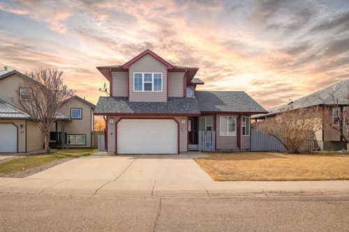 27 Upland Manor, Brooks, AB, T1R1L4 | Card Image
