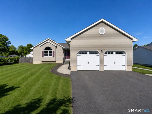 11 Avondale Ln, Middletown, CT, 06457-7905 | Card Image