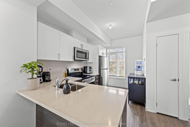 84 Tisdale Ave, House attached with 5 bedrooms, 4 bathrooms and 1 parking in Toronto ON | Image 15