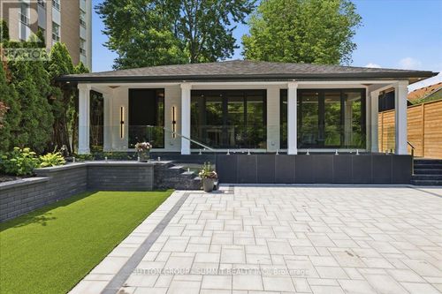 160 Allan St, Oakville, ON, L6J3N7 | Card Image