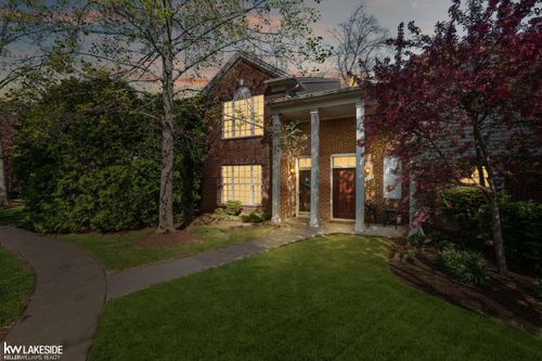 1649 Deepwood Cir, Rochester, MI, 48307-6097 | Card Image