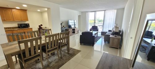 402-18011 Biscayne Blvd, Aventura, FL, 33160-2515 | Card Image